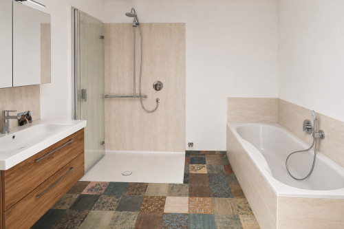 Dusche und Badewanne